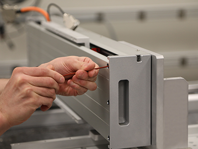 At HIWIN, we specialize in creating custom multi-axis systems that meet the unique needs of our customers. We understand that accuracy and precision are critical in these systems, so we prioritize product testing and quality to ensure our customers receive the best possible products. To verify the performance and specifications of our mechatronic motion systems, we rely on a laser interferometer that allows us to measure various aspects of motion and accuracy. We are committed to quality.