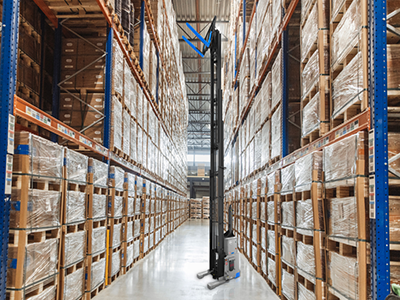 JBT’s automated reach vehicle helps operations handle pallet movement in narrow aisles and high-bay storage environments with greater precision and consistency. It is designed to support reliable putaway and retrieval while reducing dependence on manual forklift travel.