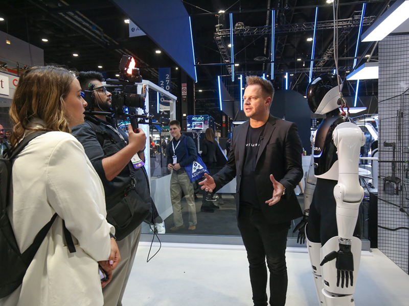 Exhbitors and attendees interact on the Automate show floor.